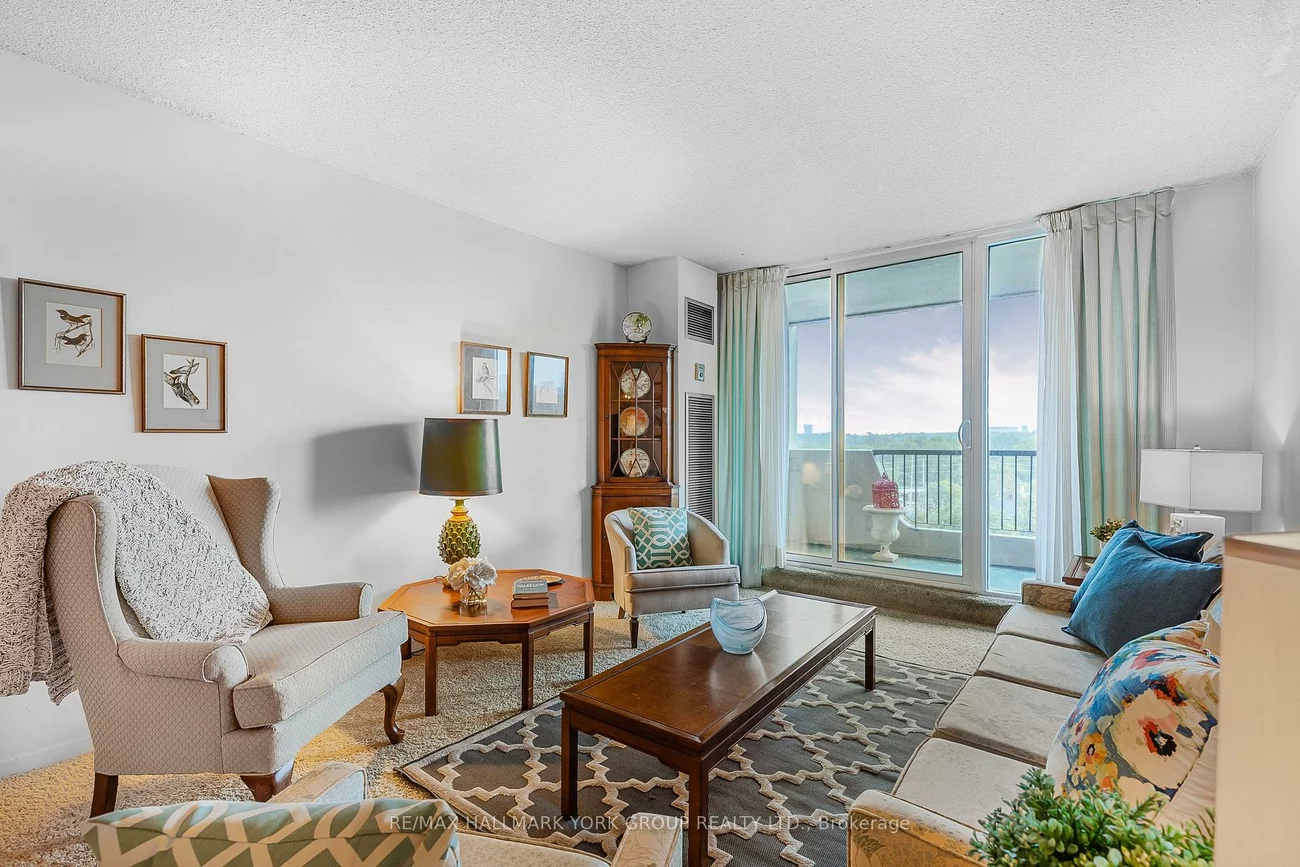 7811, Yonge, Thornhill, Markham