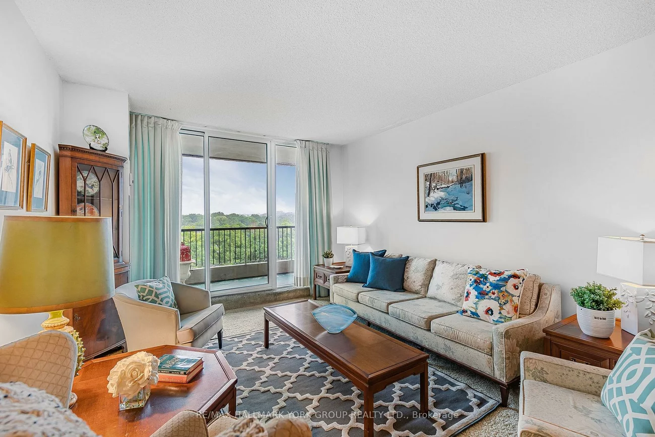 7811, Yonge, Thornhill, Markham