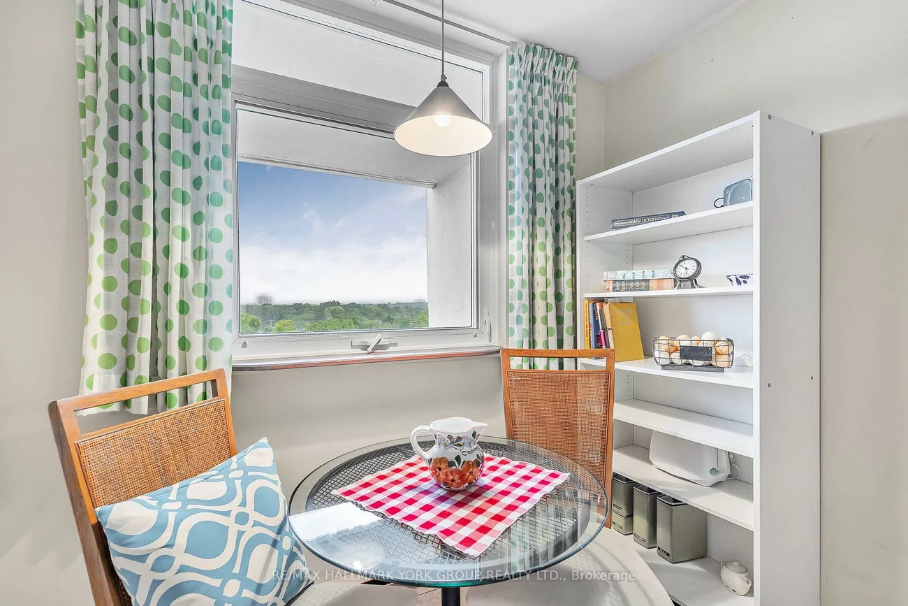 7811, Yonge, Thornhill, Markham