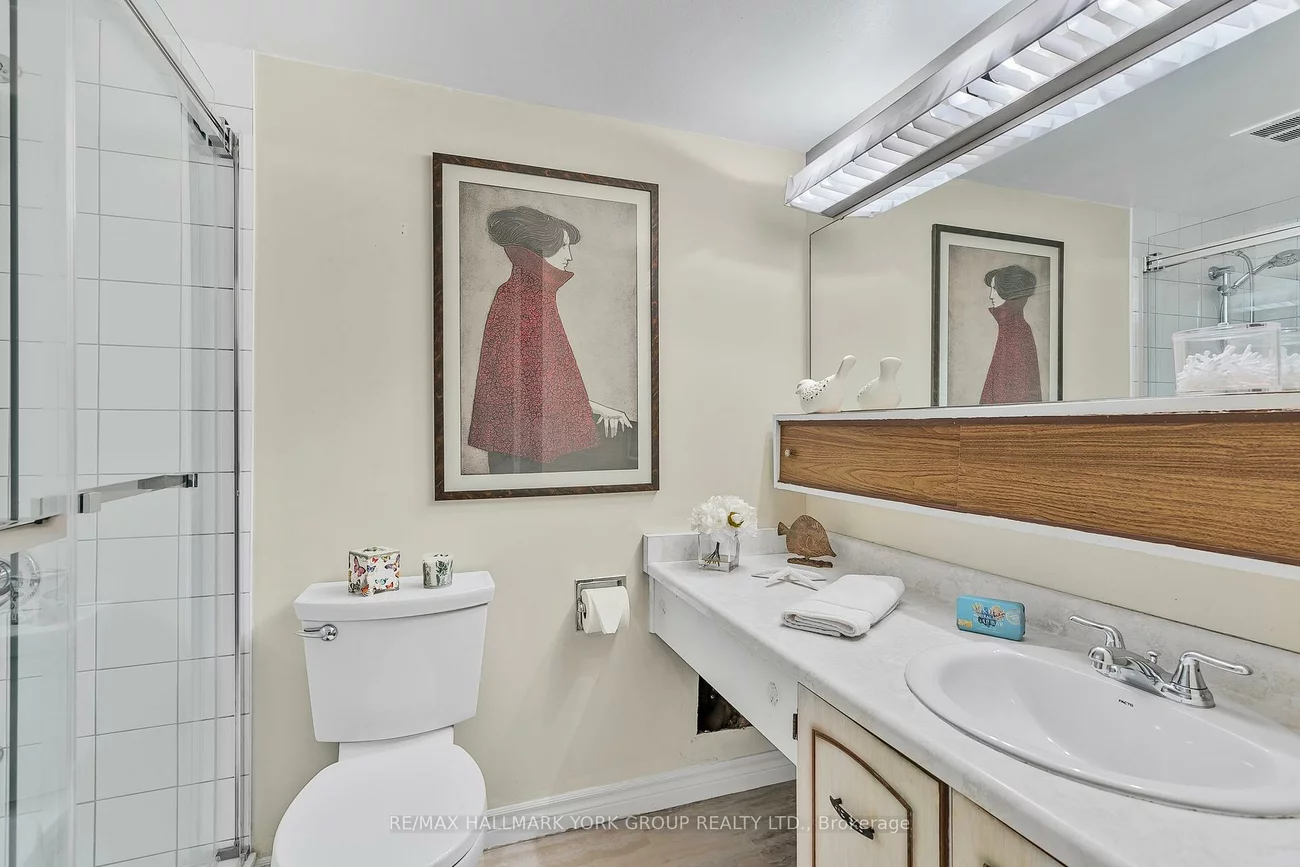 7811, Yonge, Thornhill, Markham