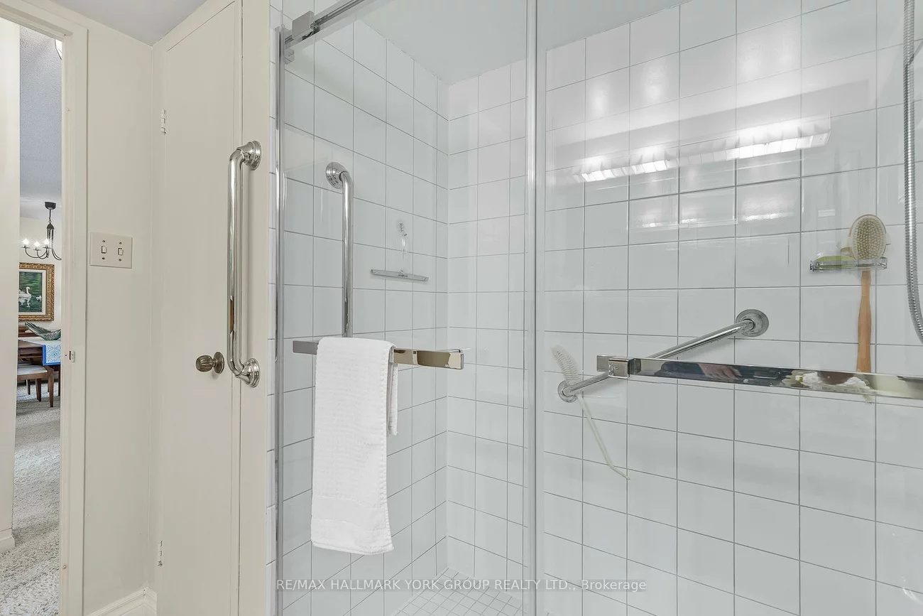 7811, Yonge, Thornhill, Markham