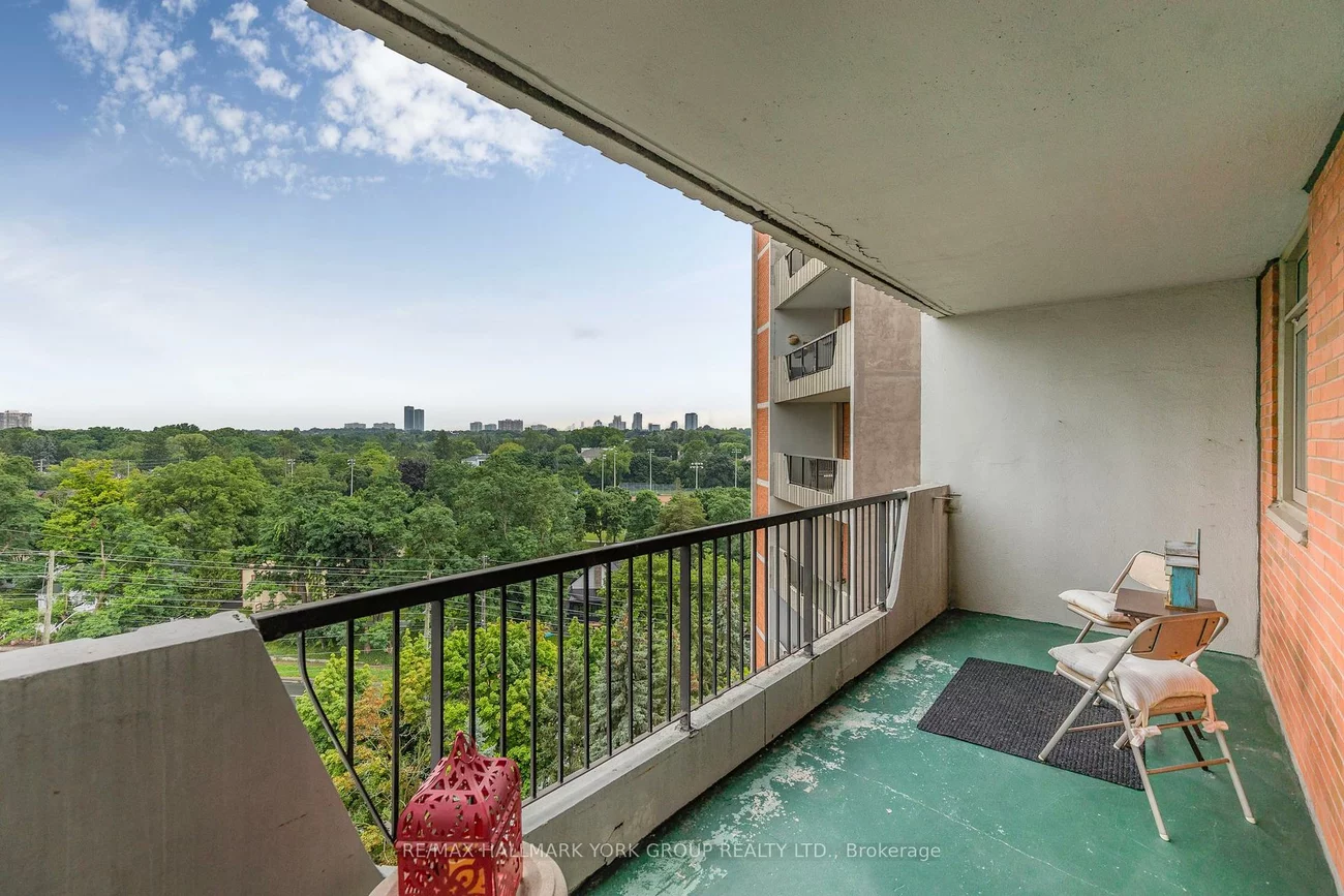 7811, Yonge, Thornhill, Markham