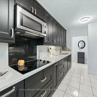 8111, Yonge, Royal Orchard, Markham