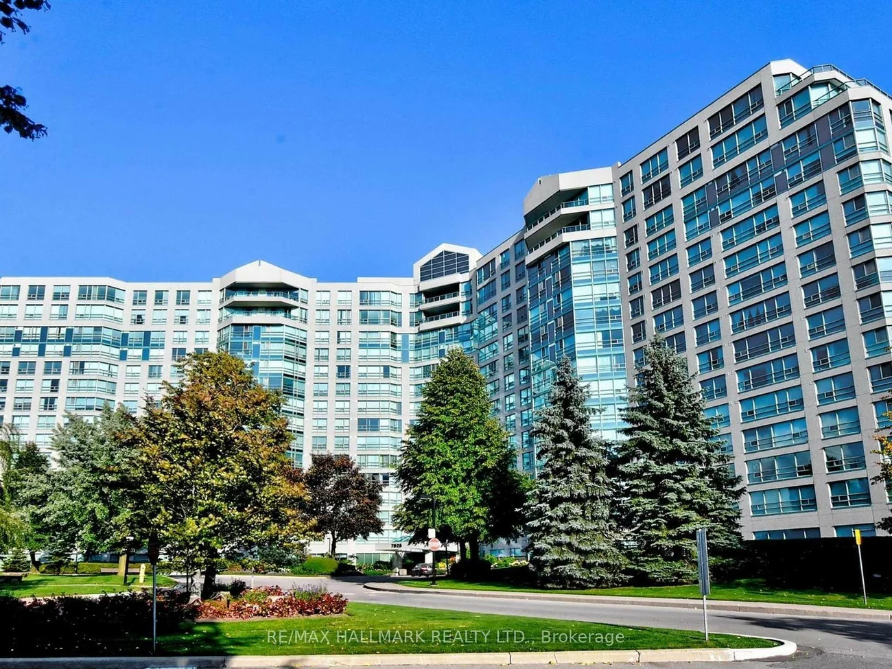 7805, Bayview, Aileen-Willowbrook, Markham