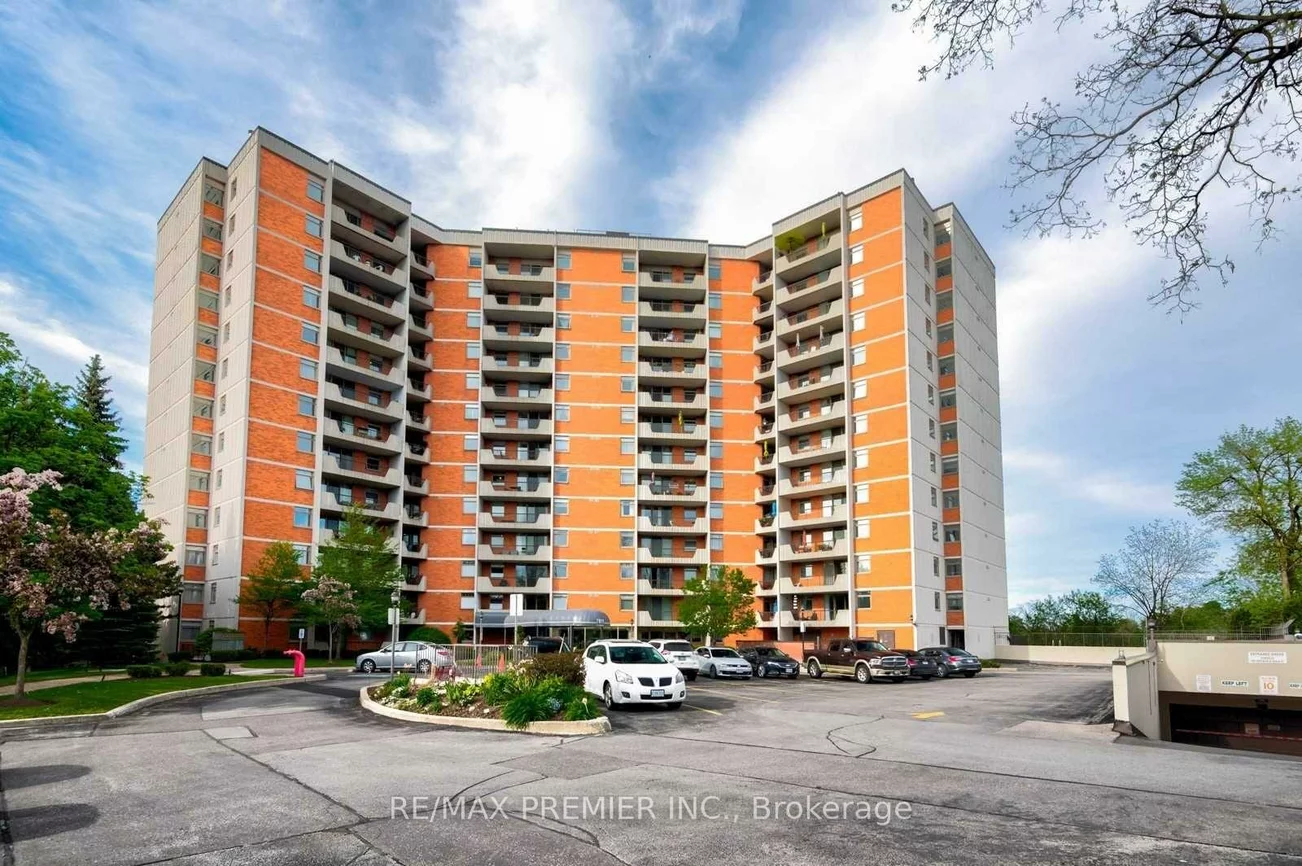 7811, Yonge, Thornhill, Markham