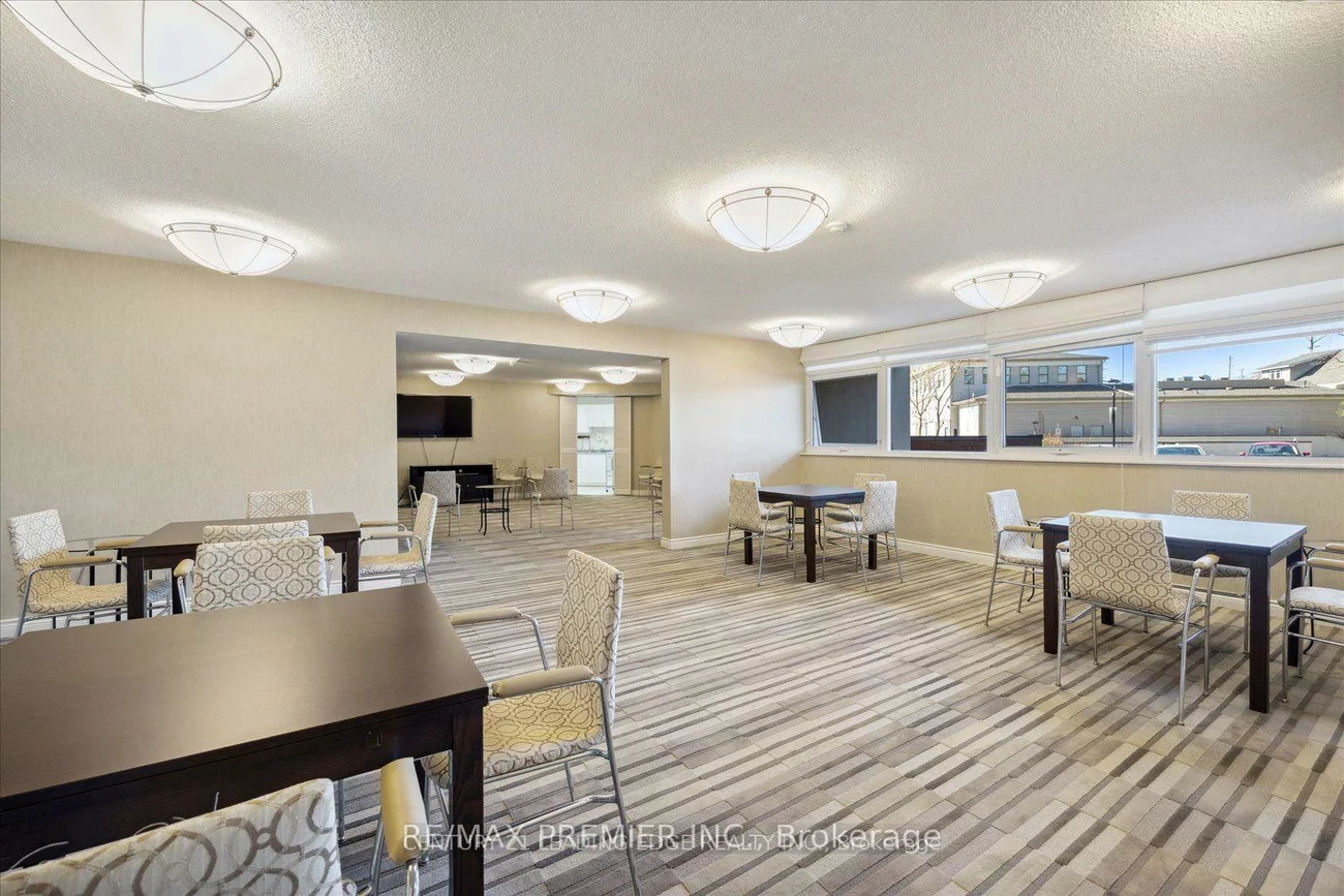 7811, Yonge, Thornhill, Markham