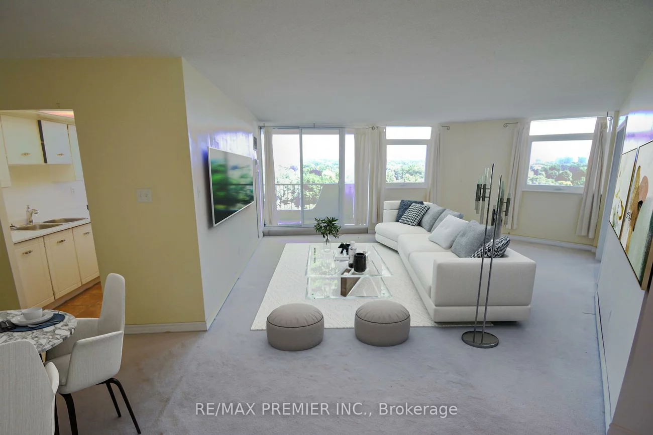 7811, Yonge, Thornhill, Markham