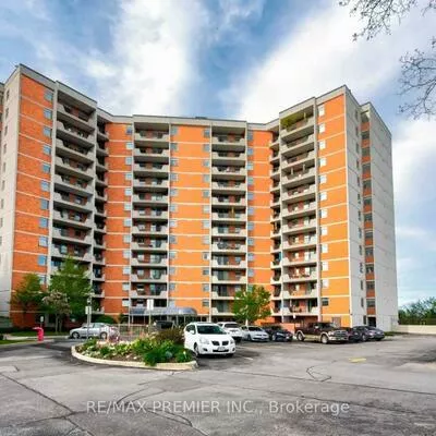 7811, Yonge, Thornhill, Markham
