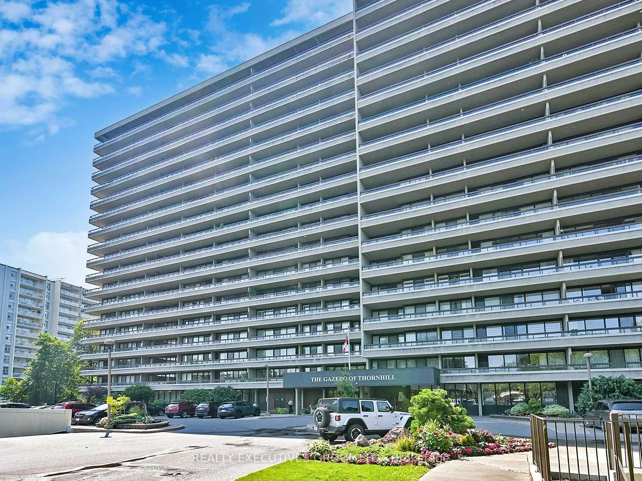 8111, Yonge, Royal Orchard, Markham