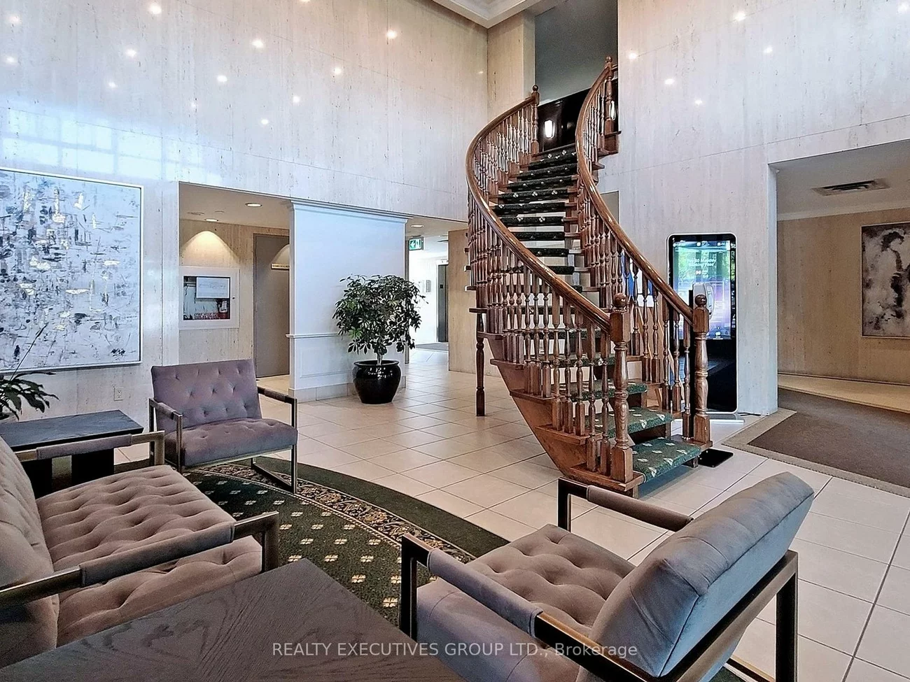 8111, Yonge, Royal Orchard, Markham