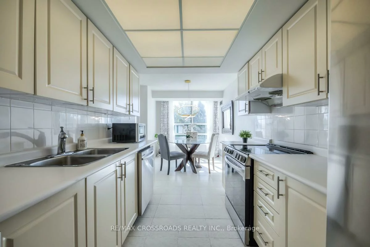 7825, Bayview, Aileen-Willowbrook, Markham