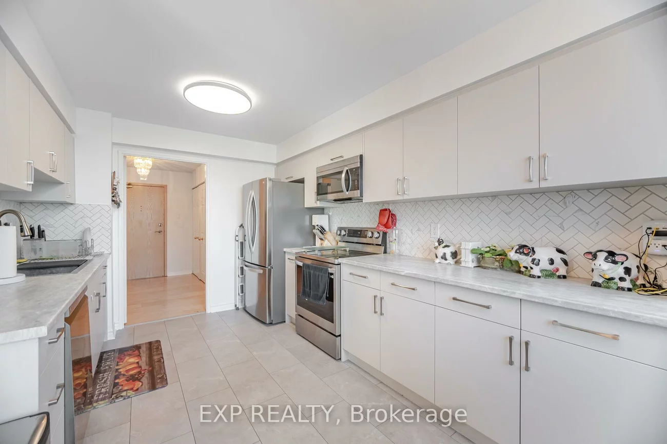 7825, Bayview, Aileen-Willowbrook, Markham