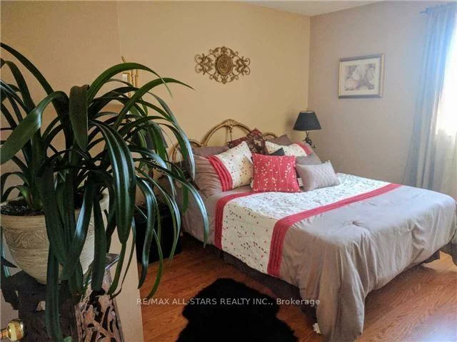 6, Hepworth, Markham Village, Markham