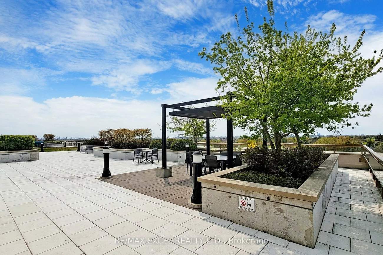 68, Main, Markham Village, Markham