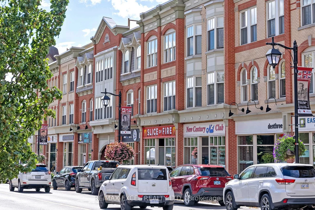68, Main, Markham Village, Markham