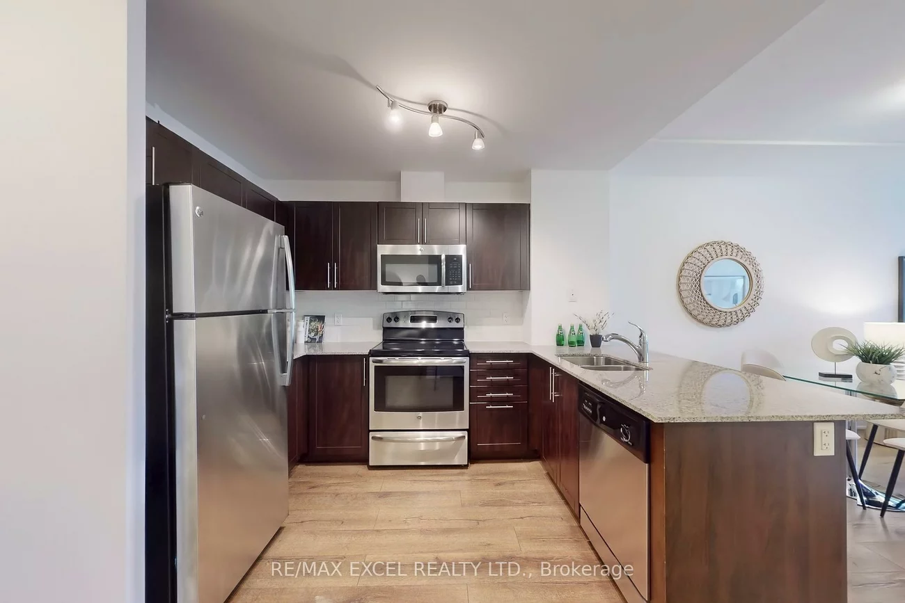 68, Main, Markham Village, Markham