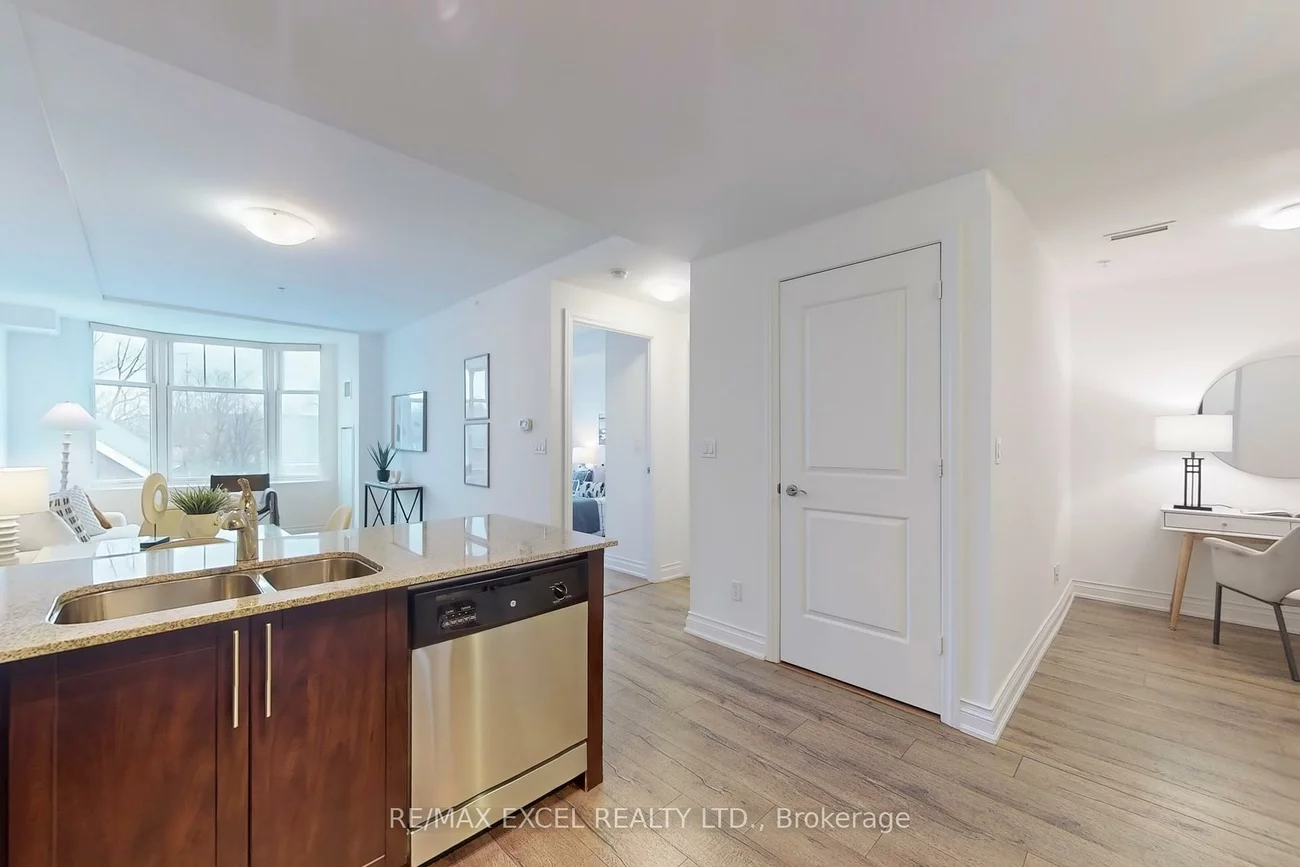 68, Main, Markham Village, Markham