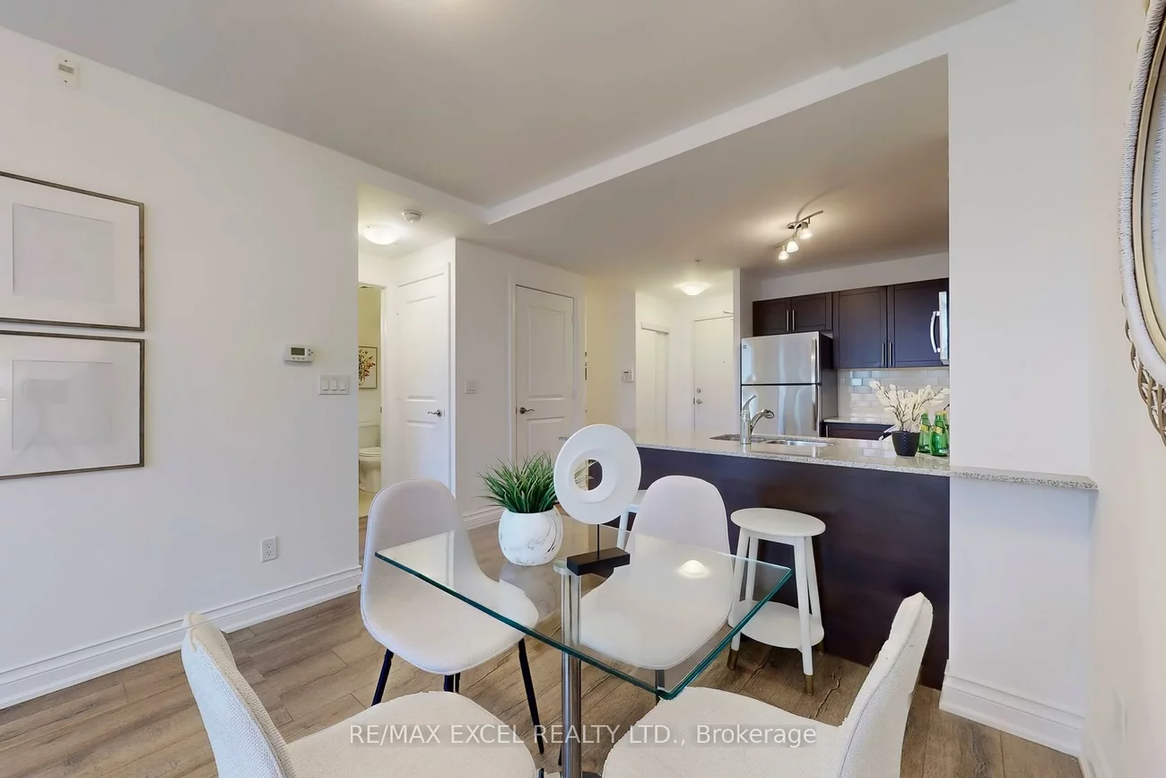 68, Main, Markham Village, Markham