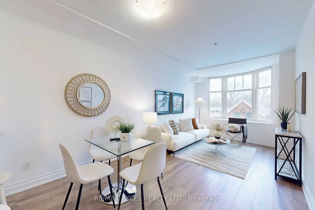 68, Main, Markham Village, Markham