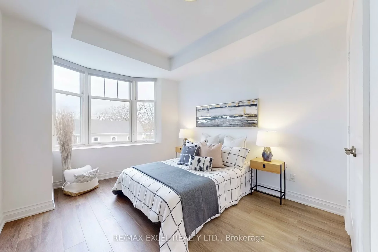 68, Main, Markham Village, Markham
