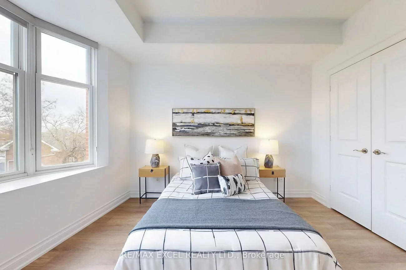 68, Main, Markham Village, Markham