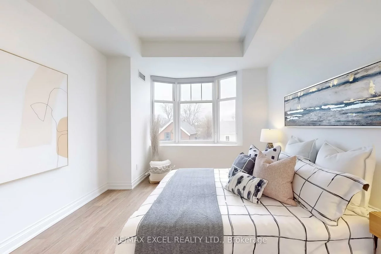 68, Main, Markham Village, Markham