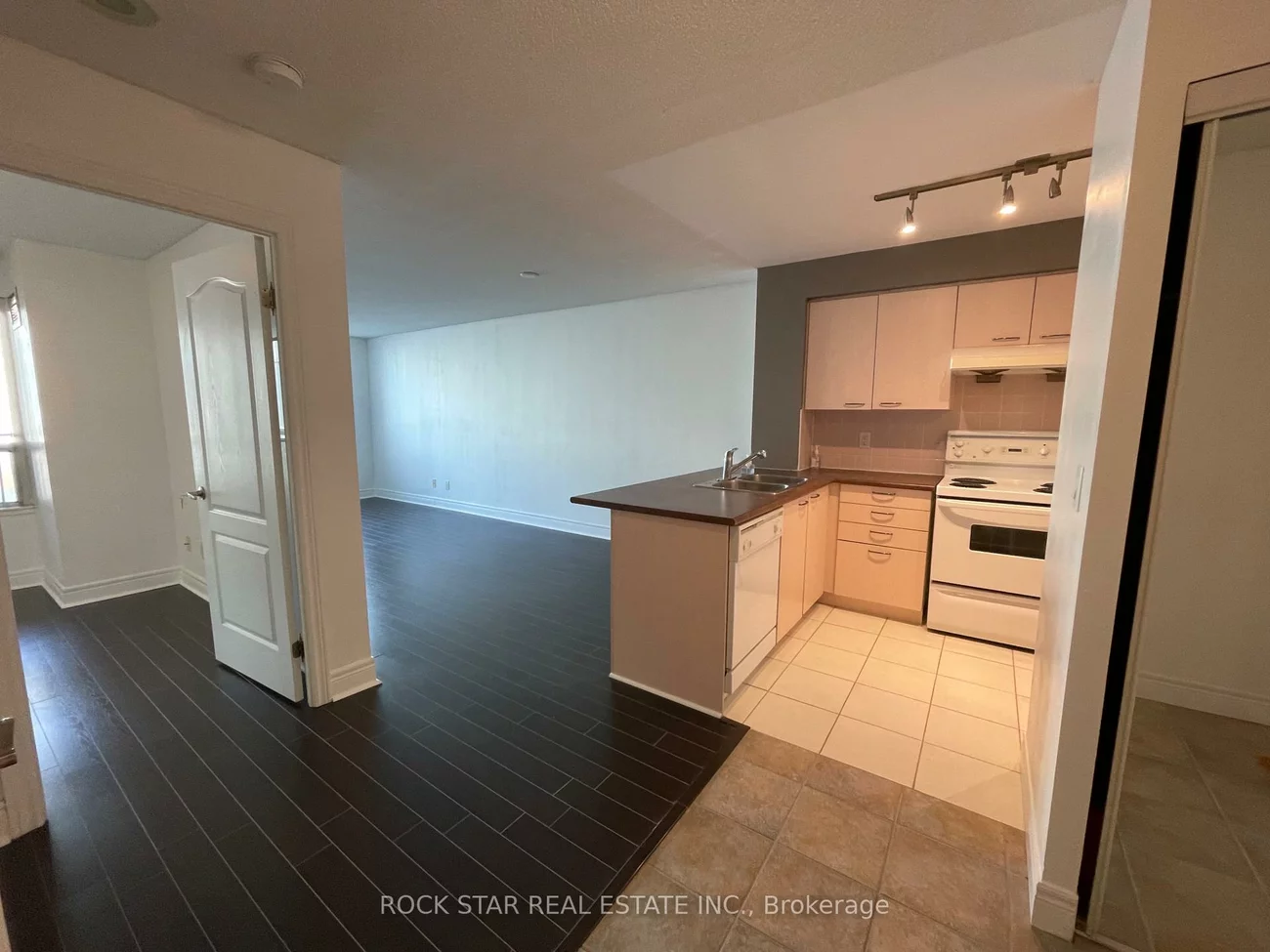 48, Suncrest, Commerce Valley, Markham