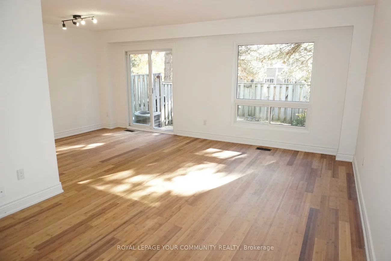 39, Knightsbridge, Markham Village, Markham