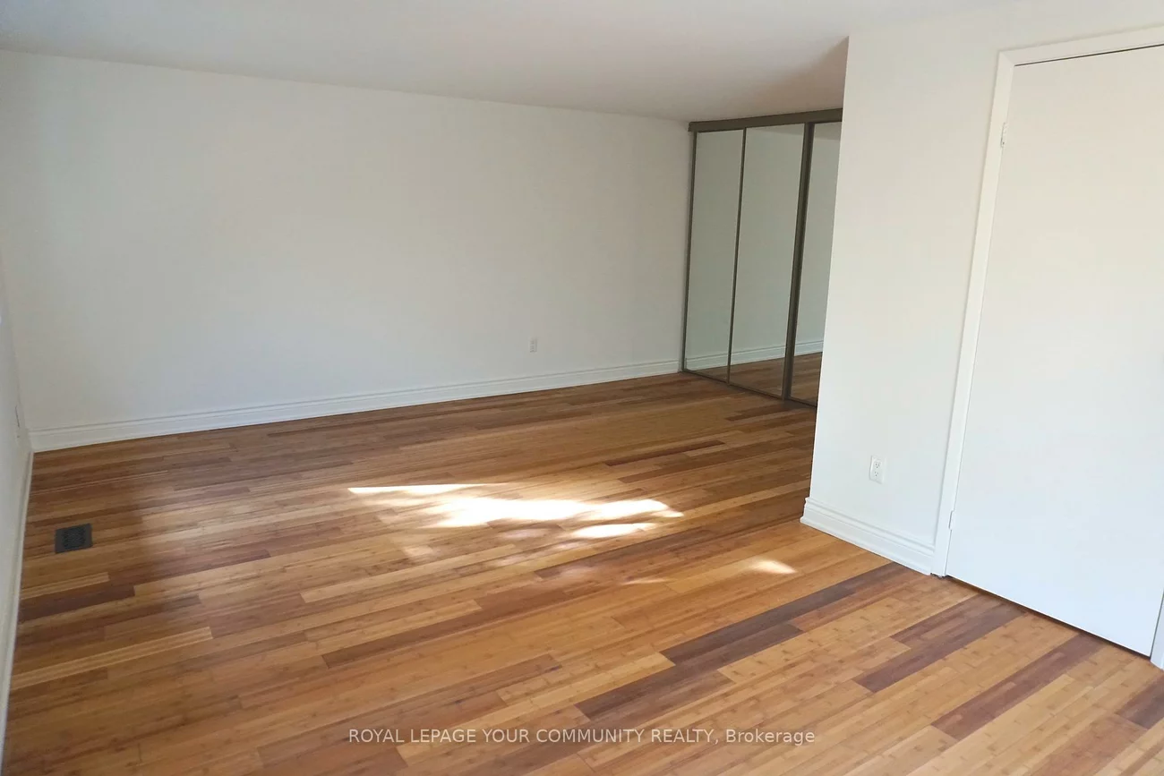 39, Knightsbridge, Markham Village, Markham