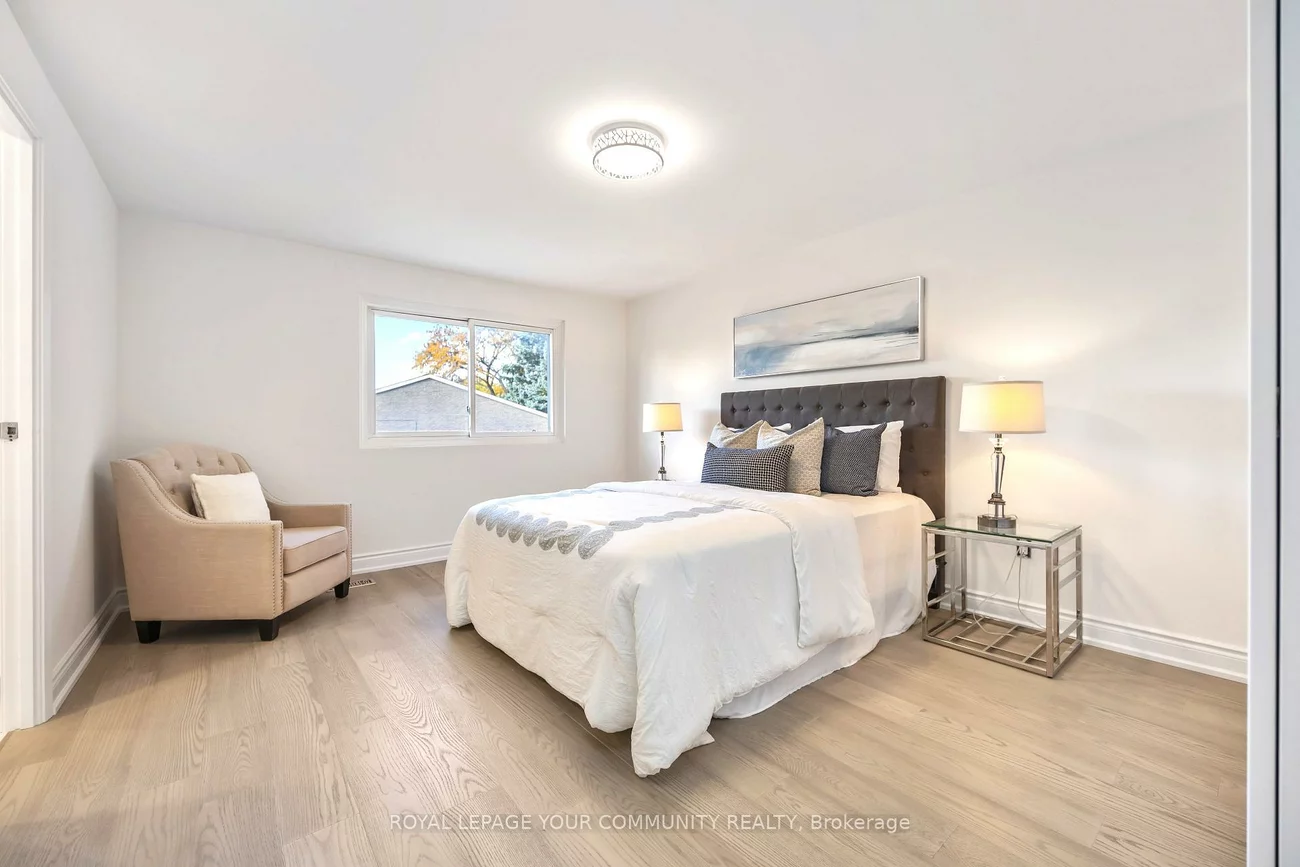 76, Knightsbridge, Markham Village, Markham