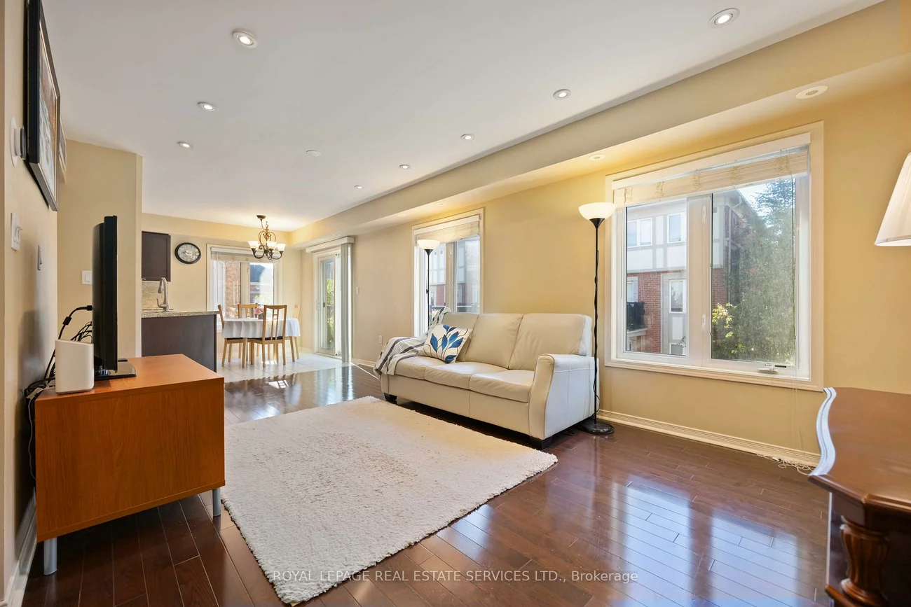 2179, Bur Oak, Greensborough, Markham