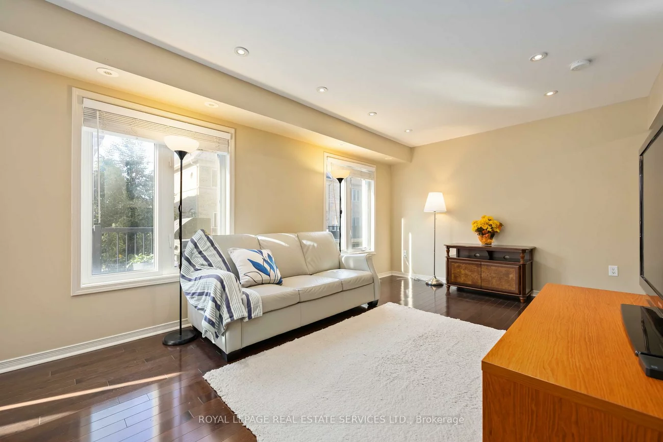 2179, Bur Oak, Greensborough, Markham