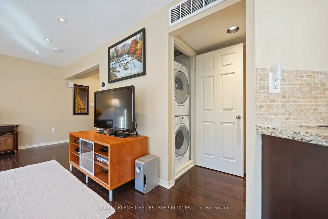 2179, Bur Oak, Greensborough, Markham