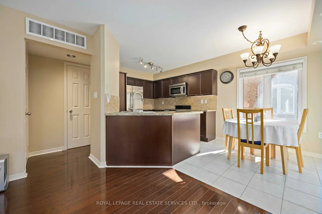 2179, Bur Oak, Greensborough, Markham