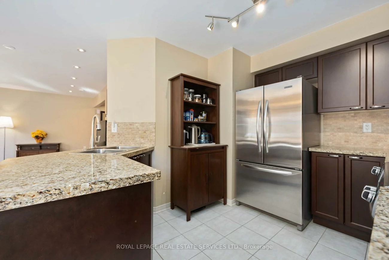 2179, Bur Oak, Greensborough, Markham