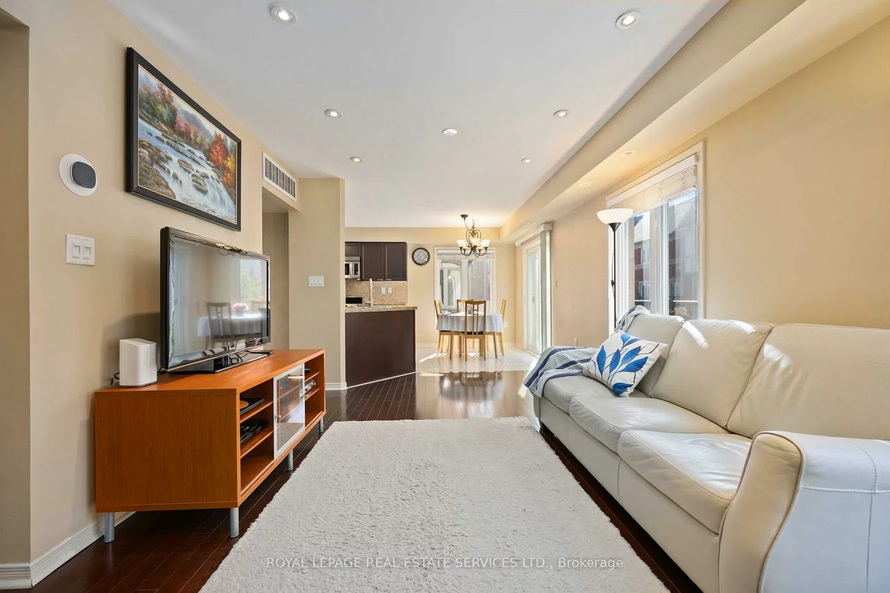 2179, Bur Oak, Greensborough, Markham