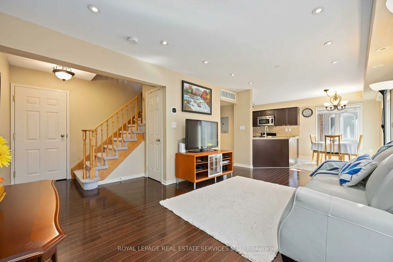 2179, Bur Oak, Greensborough, Markham