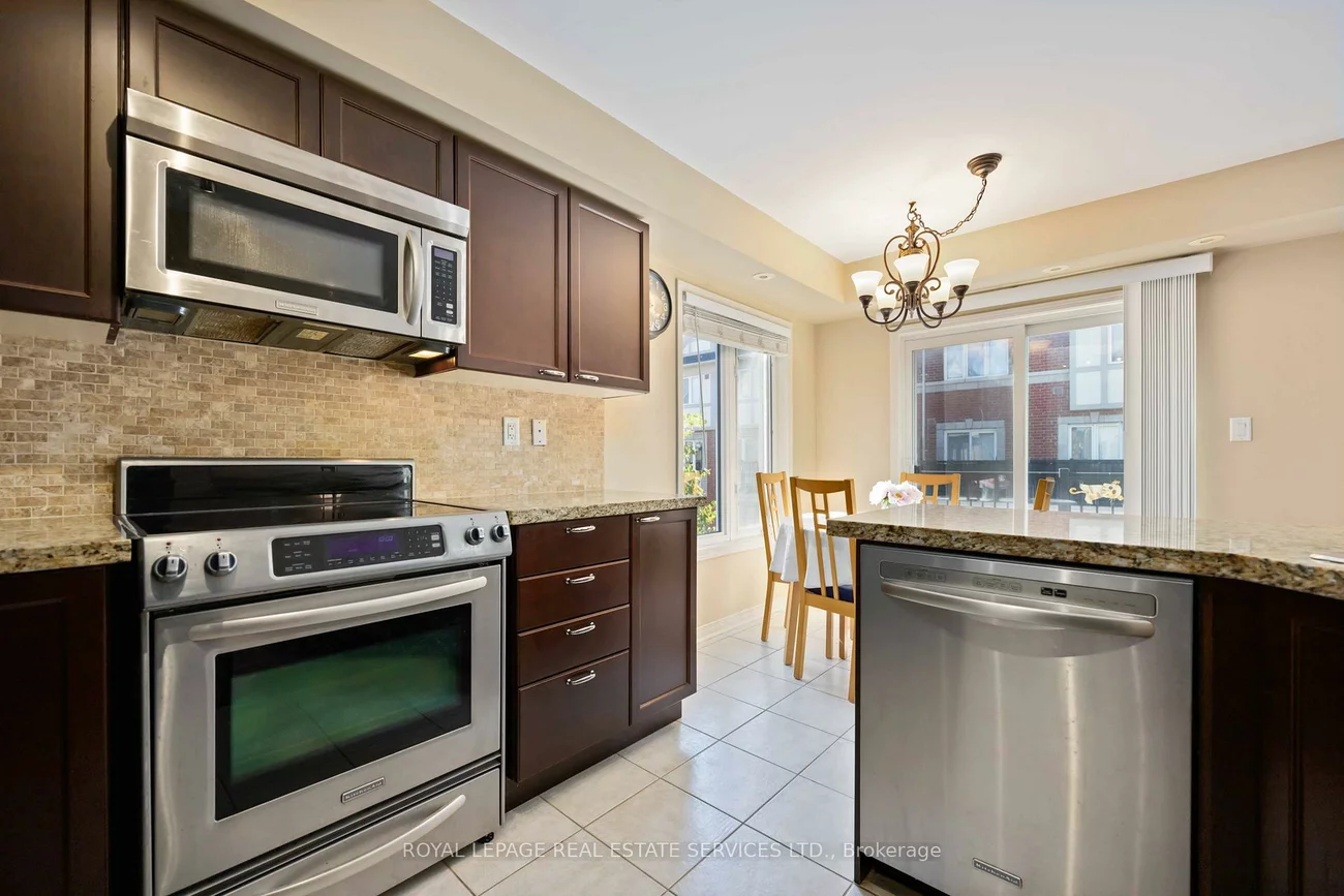 2179, Bur Oak, Greensborough, Markham