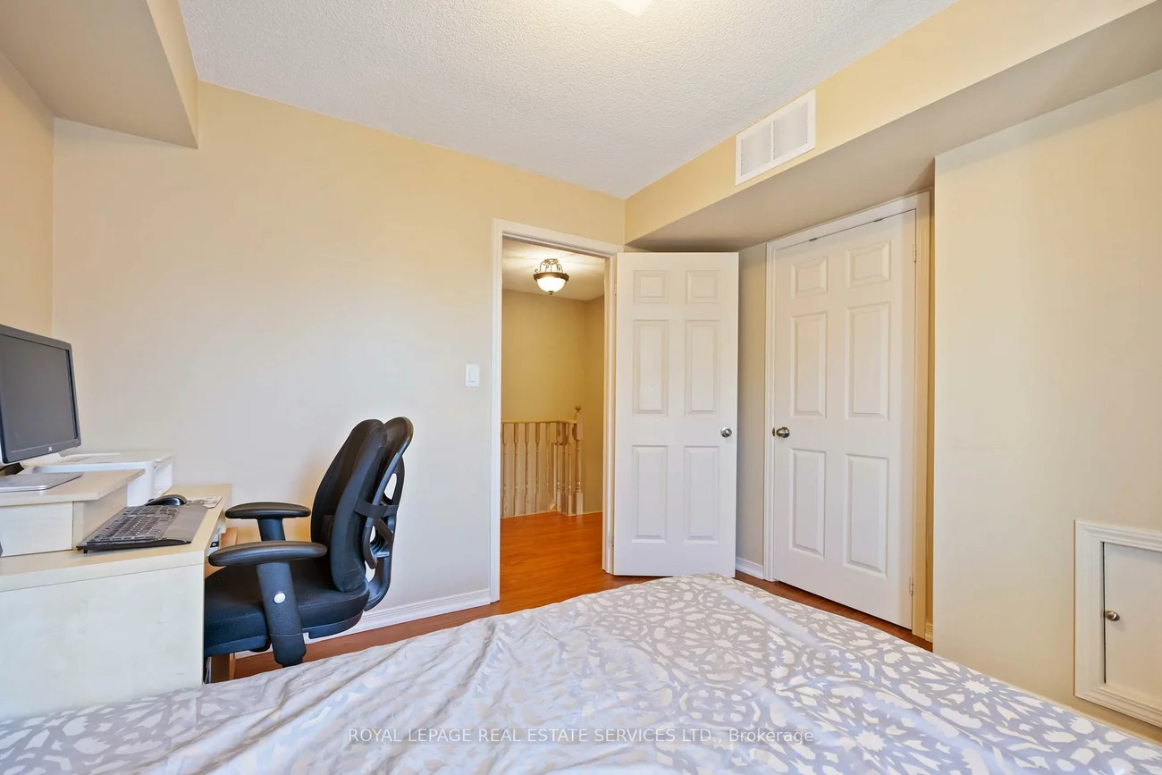 2179, Bur Oak, Greensborough, Markham