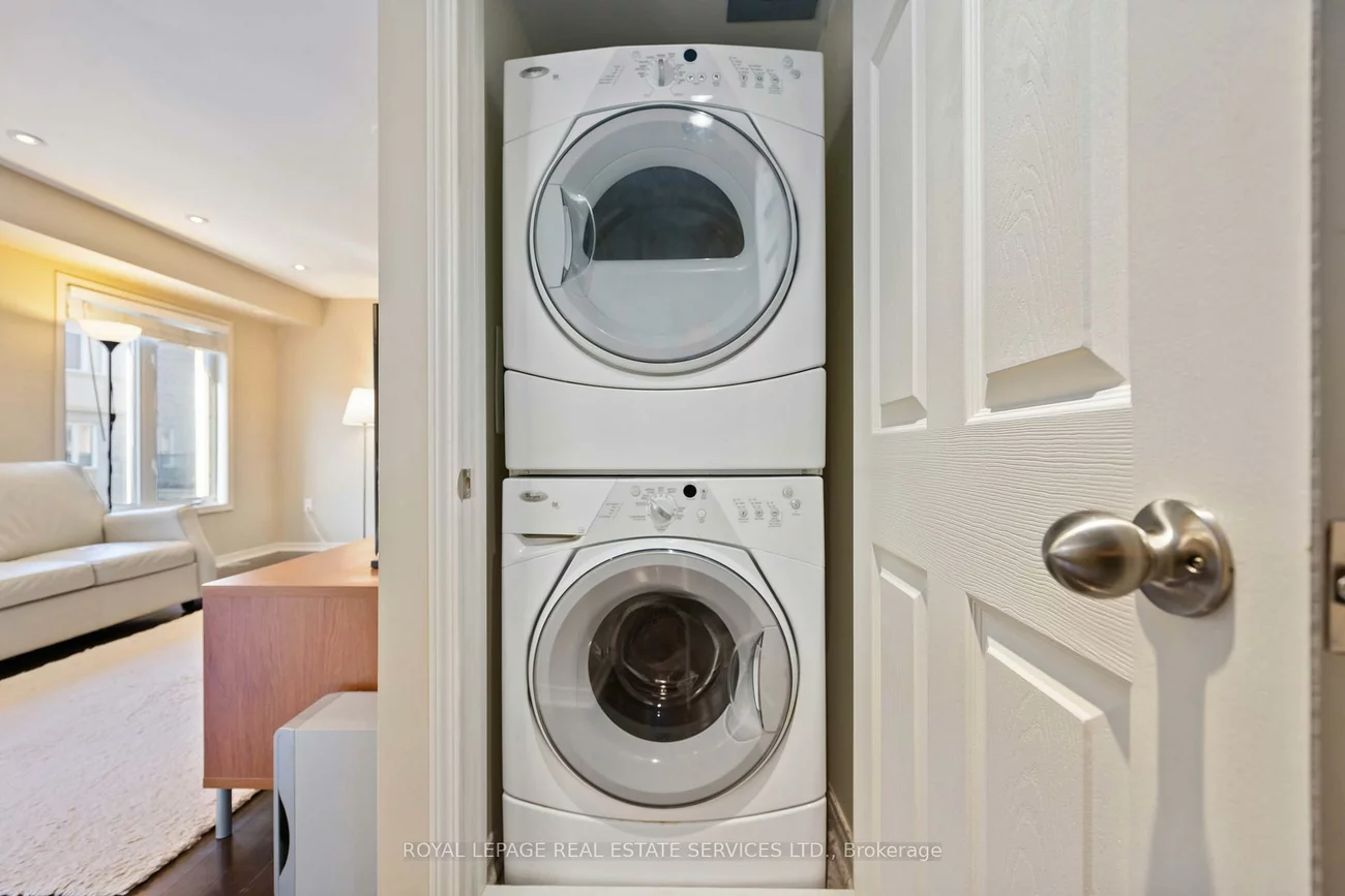 2179, Bur Oak, Greensborough, Markham