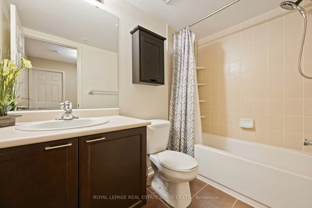 2179, Bur Oak, Greensborough, Markham