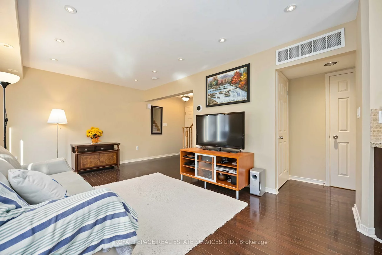 2179, Bur Oak, Greensborough, Markham