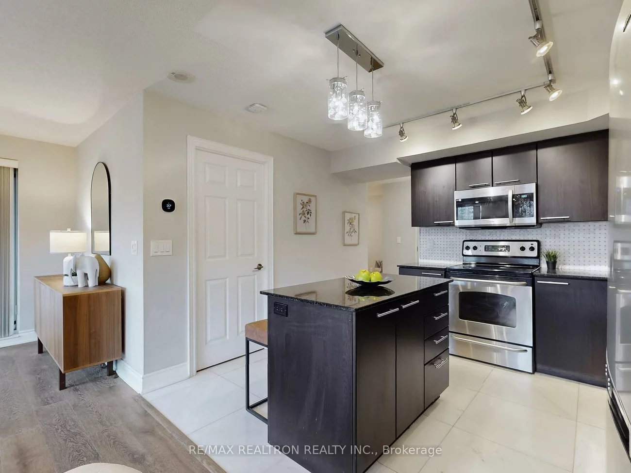 37, Galleria, Commerce Valley, Markham