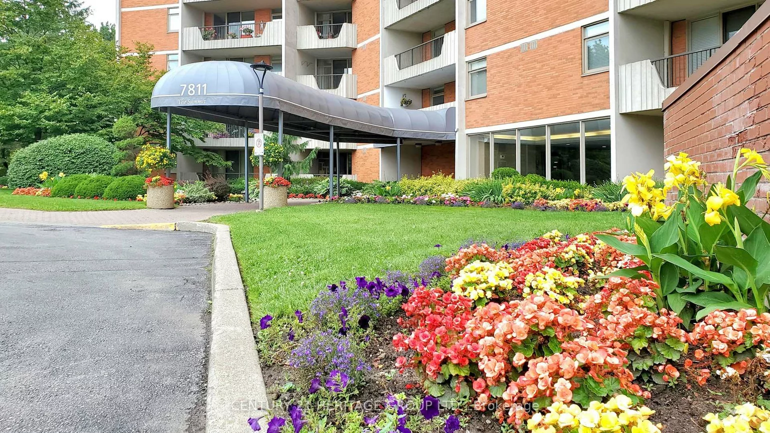 7811, Yonge, Thornhill, Markham