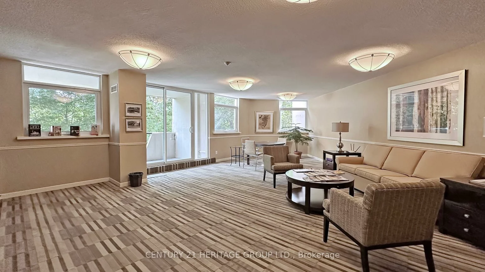 7811, Yonge, Thornhill, Markham