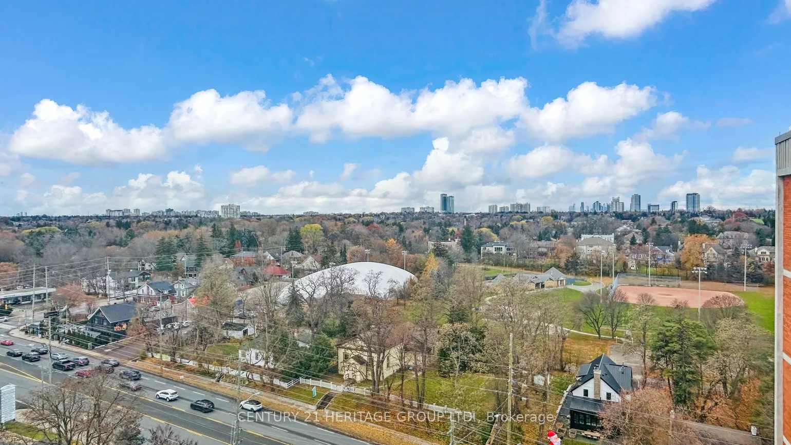 7811, Yonge, Thornhill, Markham