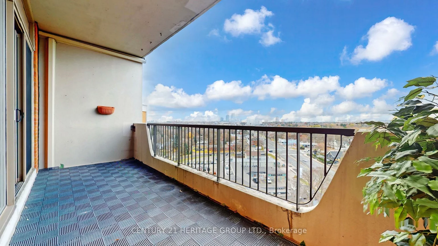 7811, Yonge, Thornhill, Markham