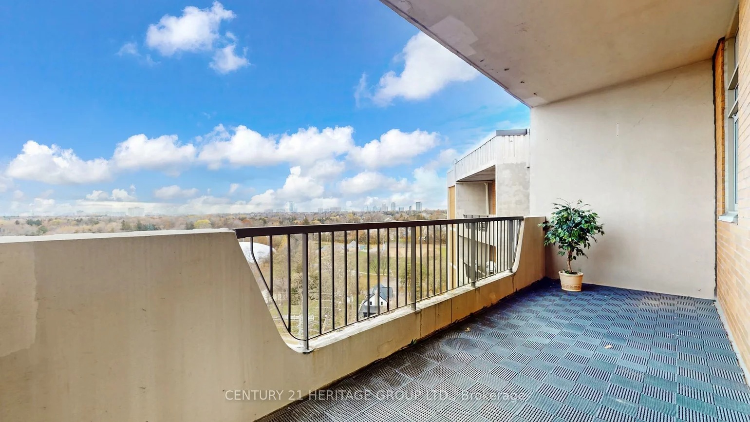 7811, Yonge, Thornhill, Markham