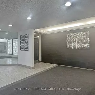 7811, Yonge, Thornhill, Markham