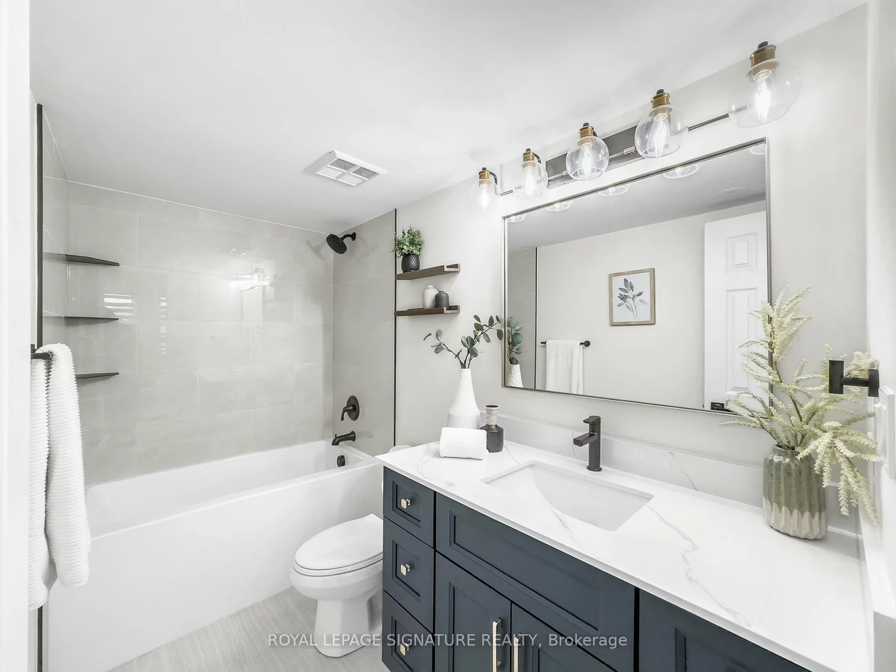 2249, Bur Oak, Greensborough, Markham